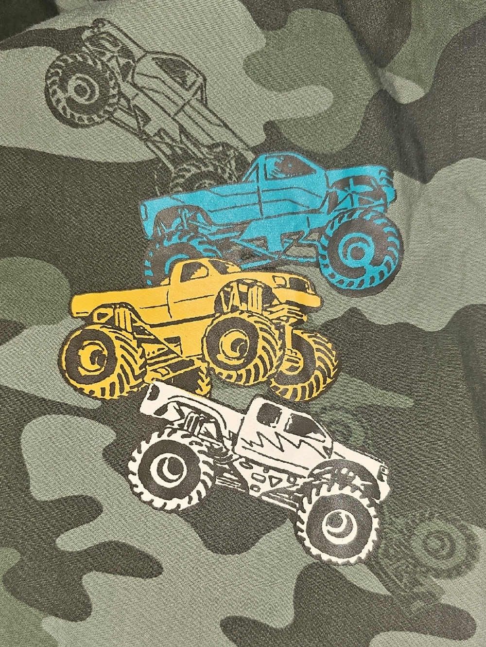 365 KIDS Garnimals Boys Sz 8 Green Camo w/Monster Trucks Button Front Shirt Used